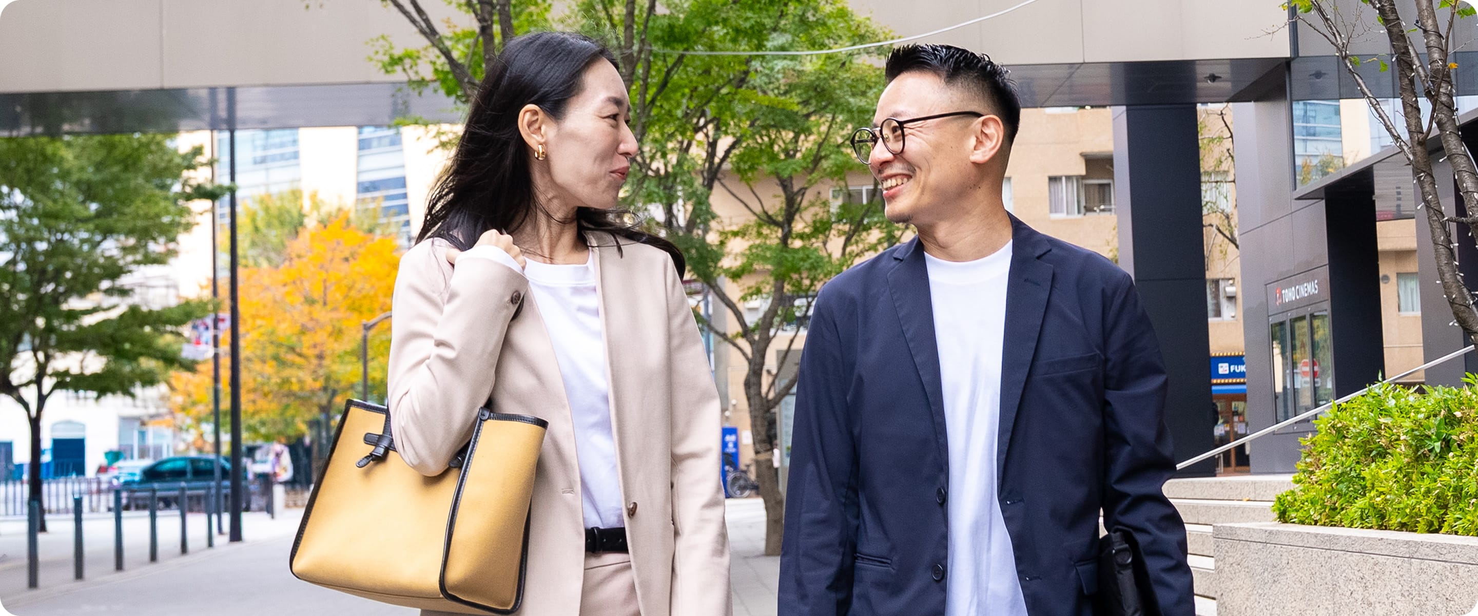 スタッフと道中会話するシーン