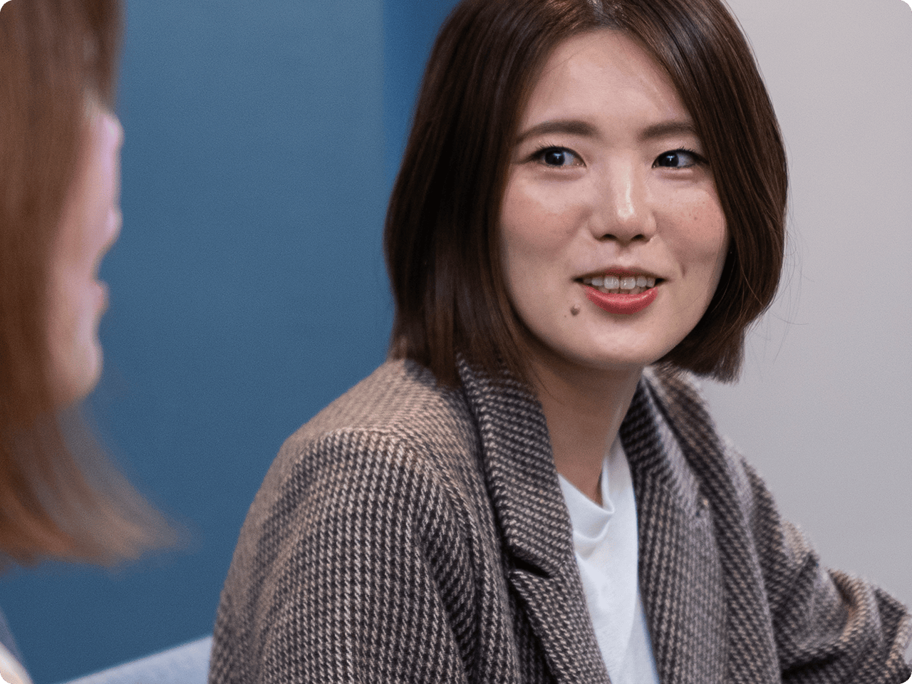 女性スタッフの会話シーン